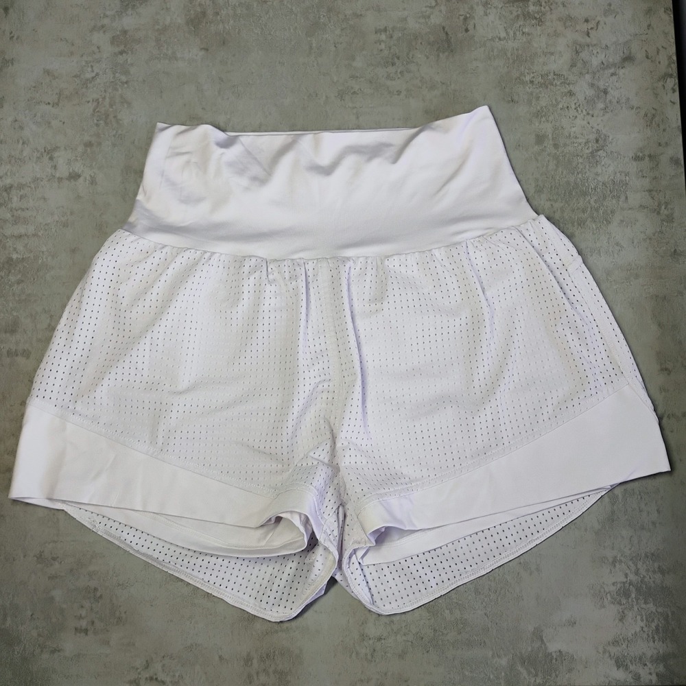 Lululemon Final Lap Perforated Running Shorts Womens 6 White 2.5" Inseam Sporty